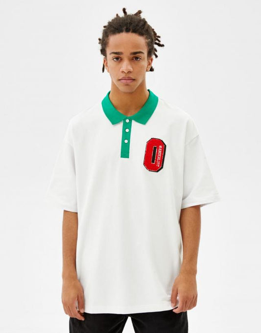 T-uwe elu nke Bershka Oversize Varsity Polo